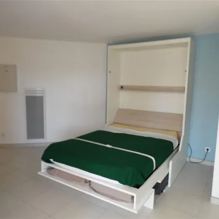 Confortable Avec Terrasse, Acces Direct Et Parking Prive - Fr-1-326-506 Apartman