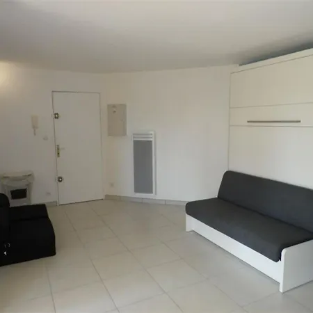 Confortable Avec Terrasse, Acces Direct Et Parking Prive - Fr-1-326-506 Apartment