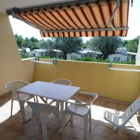 Confortable Avec Terrasse, Acces Direct Et Parking Prive - Fr-1-326-506 Apartment *