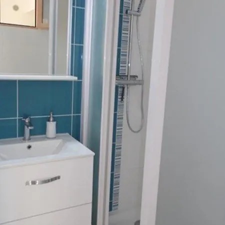 Confortable Avec Terrasse, Acces Direct Et Parking Prive - Fr-1-326-506 Apartment
